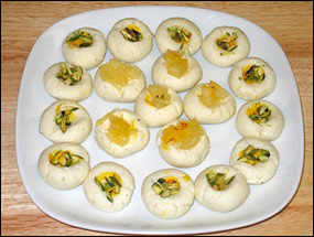 http://www.bharatiya.ru/images/india/food/bengali_sandesh.jpg