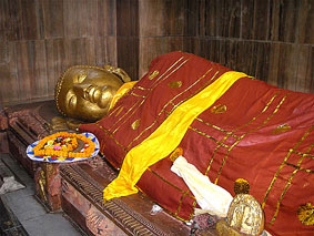 Будда в храме Махапаринирваны