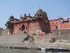 Varanasi, Chet Singh Ghat
